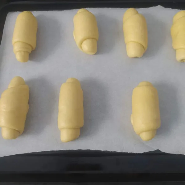 Setelah terbentuk semua, diamkan kembali hingga mengembang dua kali lipat. Tutup dengan lap bersih.