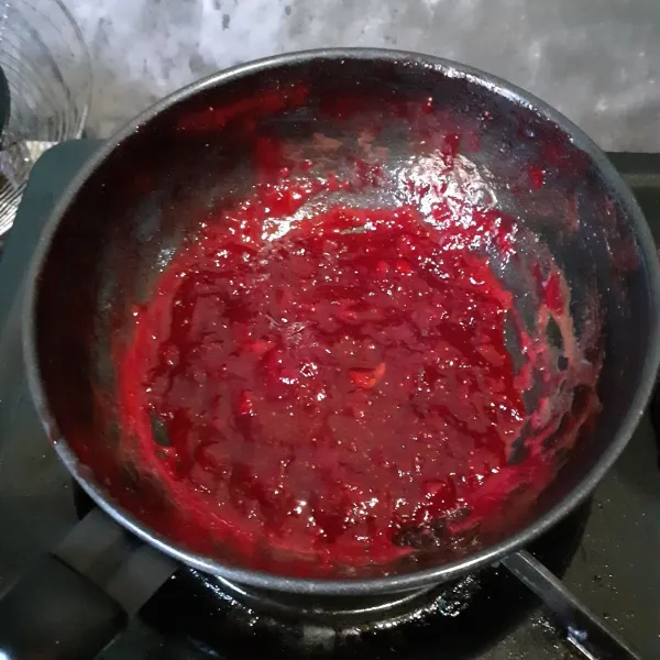 Matikan kompor apabila air sudah menyusut.