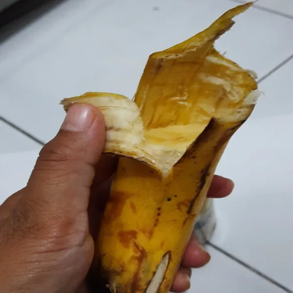 Kemudian layer ke 3 tumpuk dengan pisang.