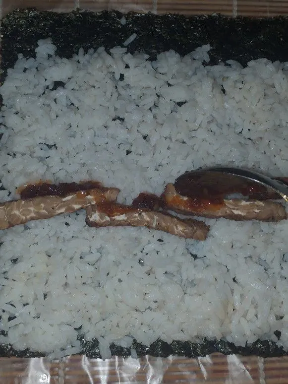 Tambahkan tempe, kemudian beri sedikit sambal sesuai selera.