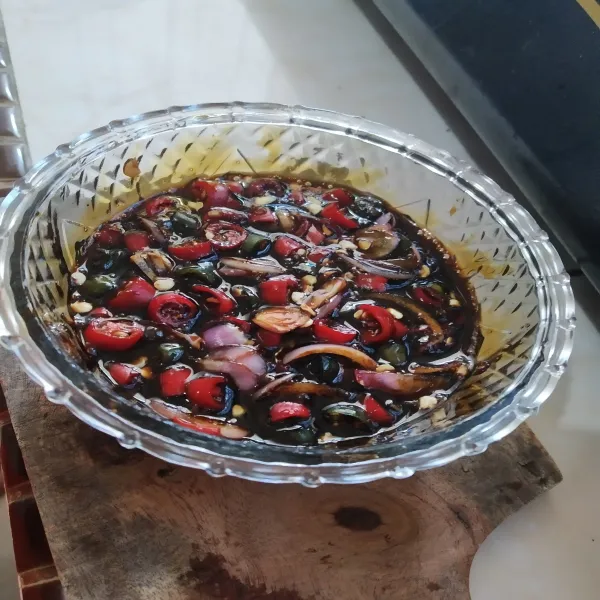 Sambal kecap siap dihidangkan.