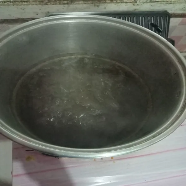 Rebus air sampai mendidih.