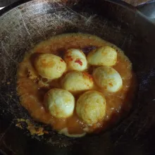 Tambahkan garam, gula, dan penyedap rasa. Masak sebentar.