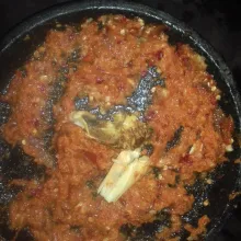 Haluskan bumbu.