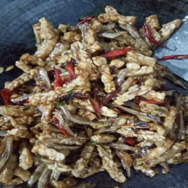 Masukan tempe dan teri aduk rata. Siap d sajikan