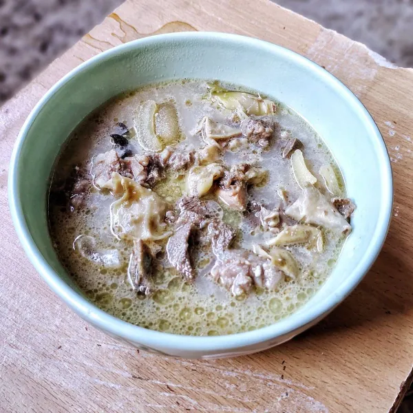 Masak hingga air setengah menyusut, sajikan.