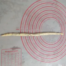 Lipat jadi 2, lalu gulung.