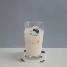 Tuang susu.