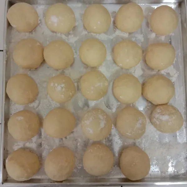 Adonan akan mengembang setelah dibiarkan selama 20 menit.