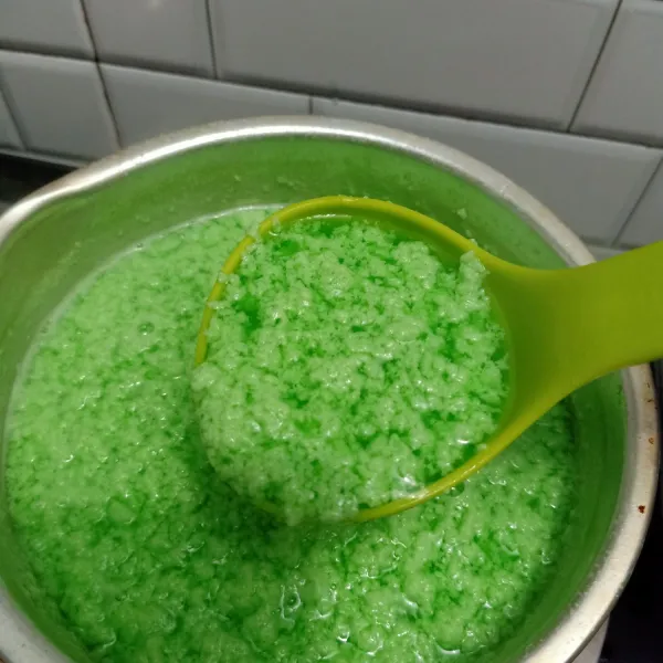 Matikan kompor setelah mendidih, dinginkan sampai hilang uap panasnya.