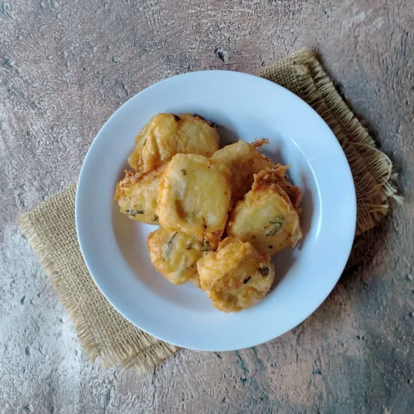Sajikan hangat.