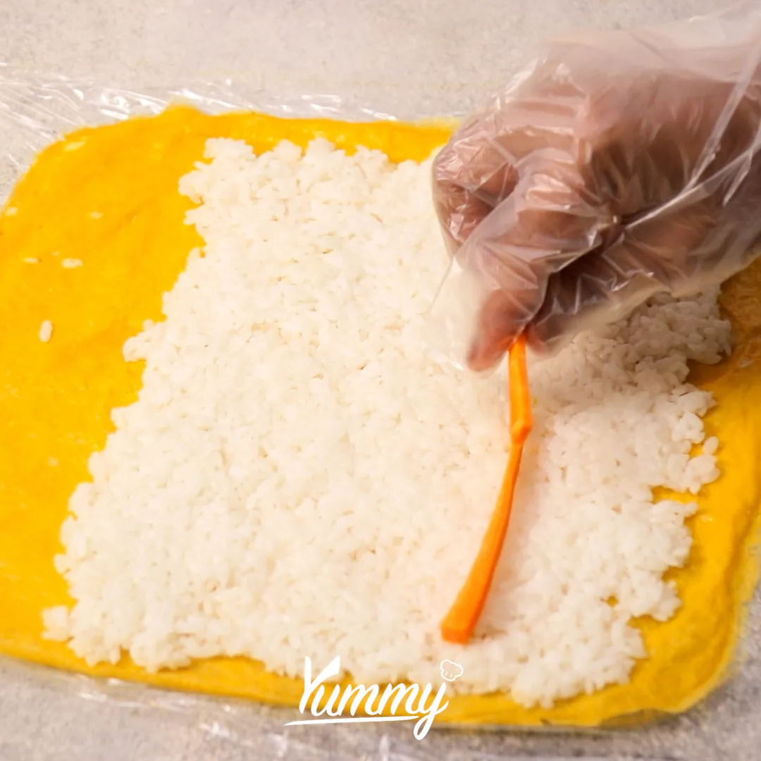 Step 4 Nasi Telur Gulung
