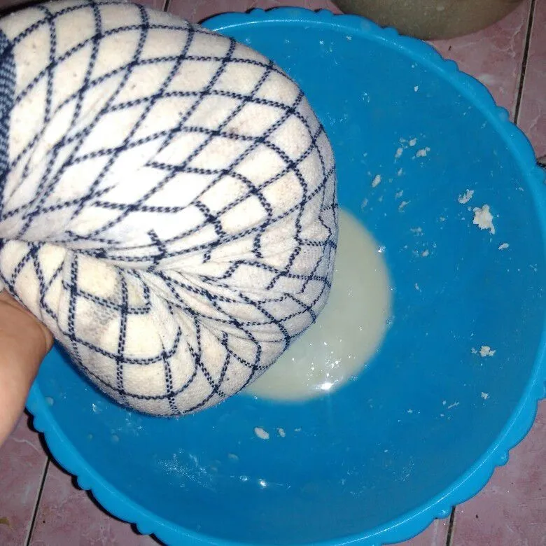 Step 1 Bolu Kukus Singkong Pandan