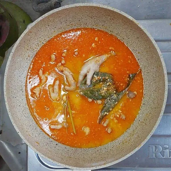 Masak sampai matang dan bumbu meresap,  angkat dan sajikan