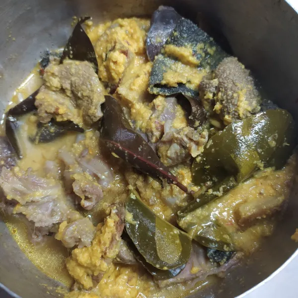 Matikan kompor, buang bumbu rempah.