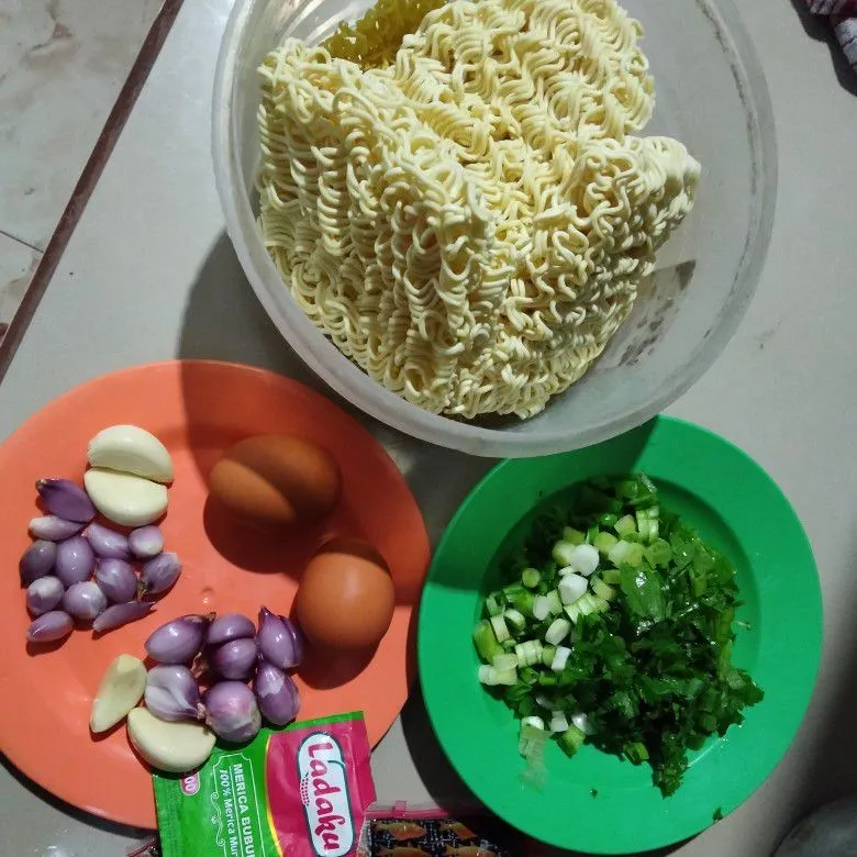 Step 1 Mie Nyemek