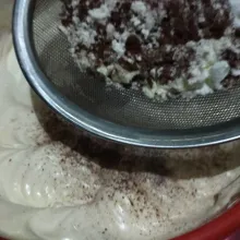 Kocok bahan A sampai mengembang dan kental. 
Masukkan bahan B sambil diayak. Lalu kocok merata.
Masukkan semua bahan C, lalu aduk merata.