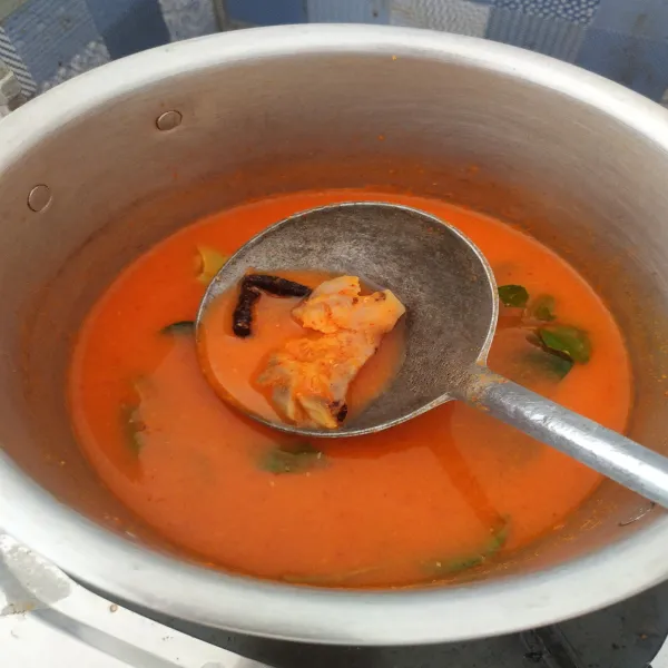 Masak adonan kuah sampai mendidih.