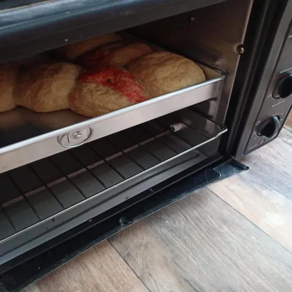 susun dalam loyang dan panggang selama 50 menit di suhu 160 DC sesuaikan dengan oven masing-masing.