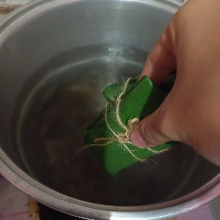 Step 4 Buras Kuah Kacang