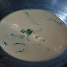 Tambahkan santan, aduk hingga rata dan masak sampai santan mengeluarkan minyak.