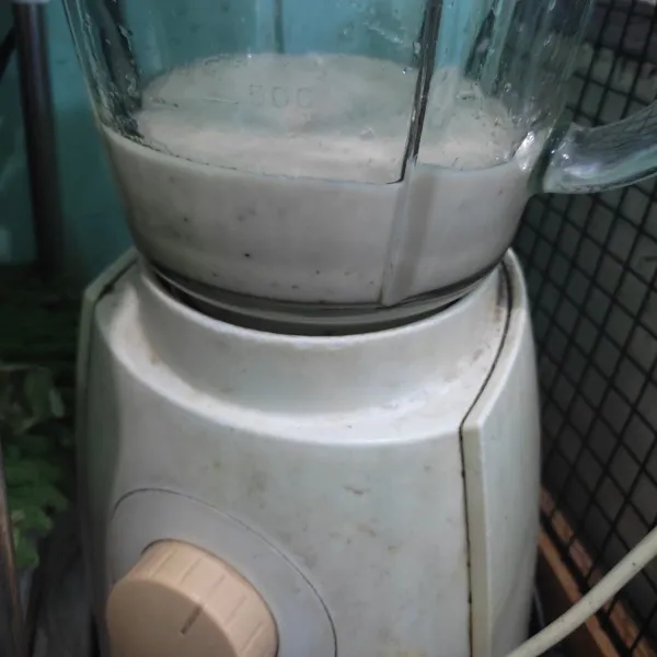 Blender pisang, air jeruk nipis, dan minyak.