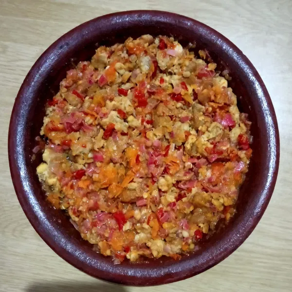 Sambal tempe kecombrang siap disajikan.