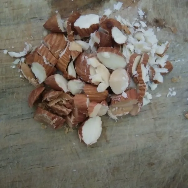 Iris/cincang kacang almond