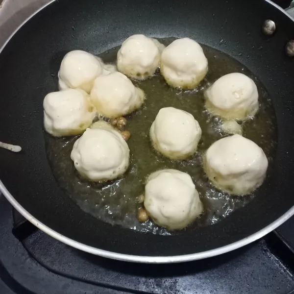 Goreng pada minyak panas, setelah matang angkat lalu sajikan