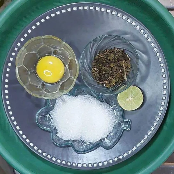 Siapkan bahan-bahan untuk membuat Teh Talua