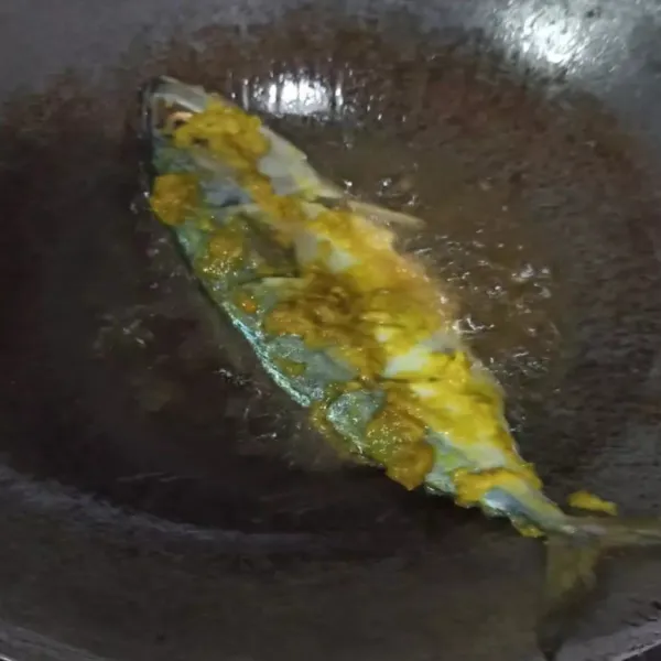 Kemudian, goreng hingga kering. Kemudian sisihkan.
