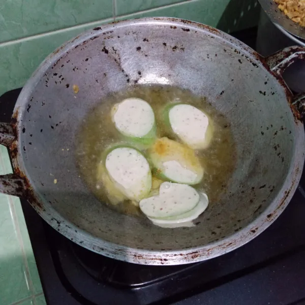 Goreng terong sampai matang, tiriskan.