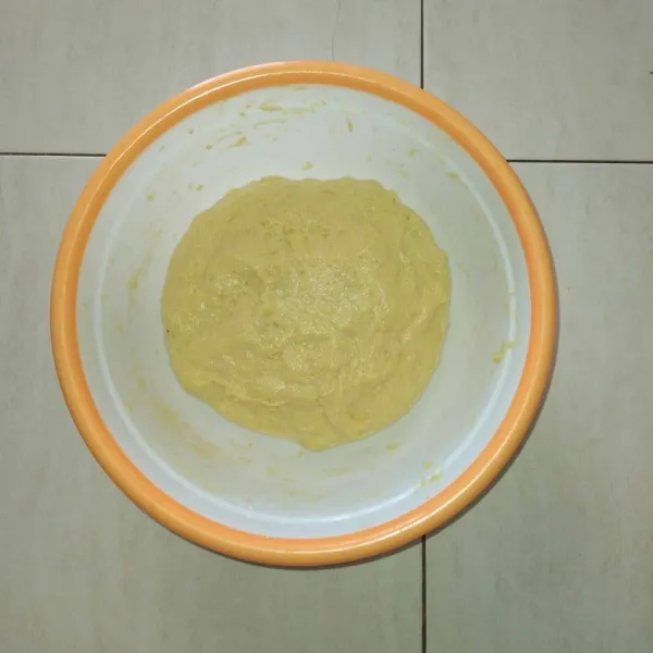 Tunggu hingga adonan mengembang dua kali lipat.