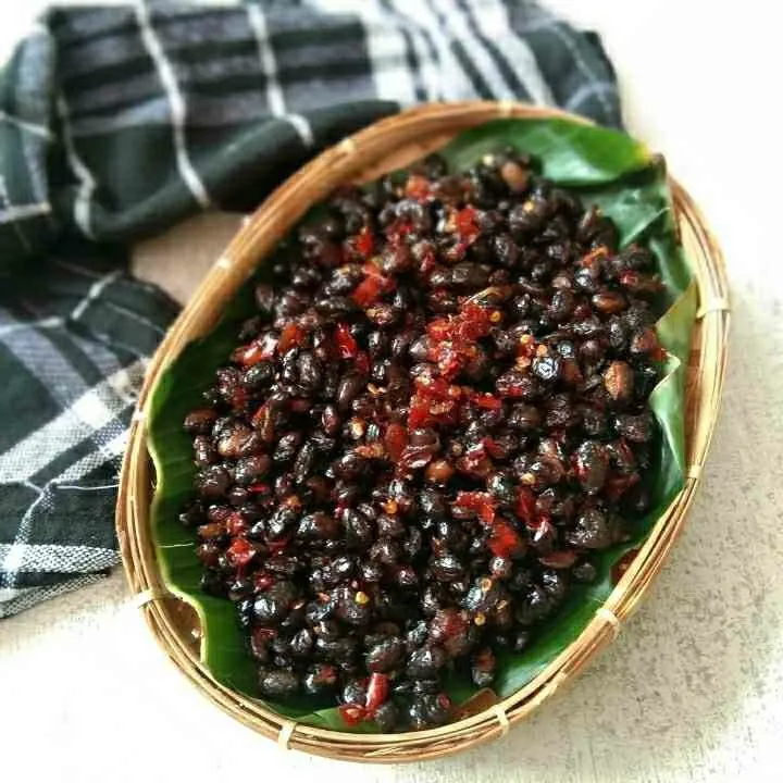Kacang Hitam Goreng Manis Pedas