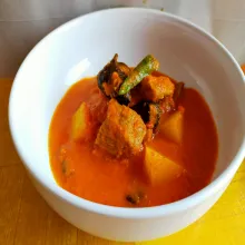Jika air sudah menyusut tandanya masakan siap di sajikan. Jangan lupa tambahkan garam.