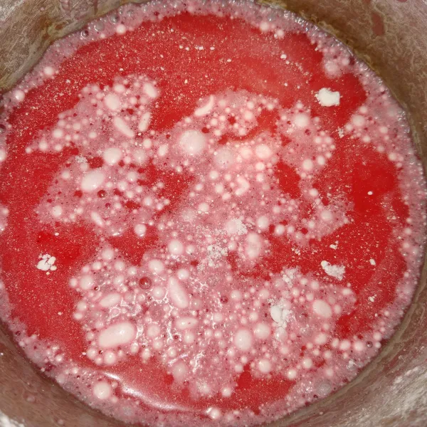 Campur semua bahan, masak hingga mengental sambil diaduk.