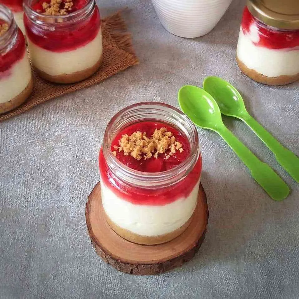 Strawberry Cheesecake in Jar