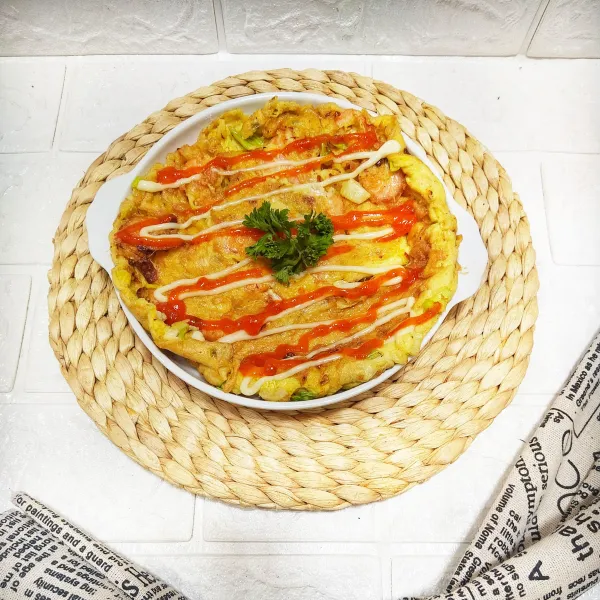 Setelah matang, angkat dan sajikan bersama mayonaise dan saus sambal.