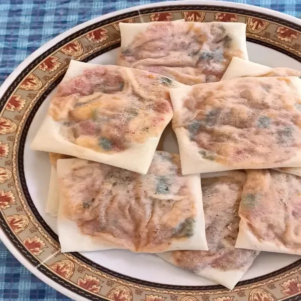 Bentuk seperti martabak.