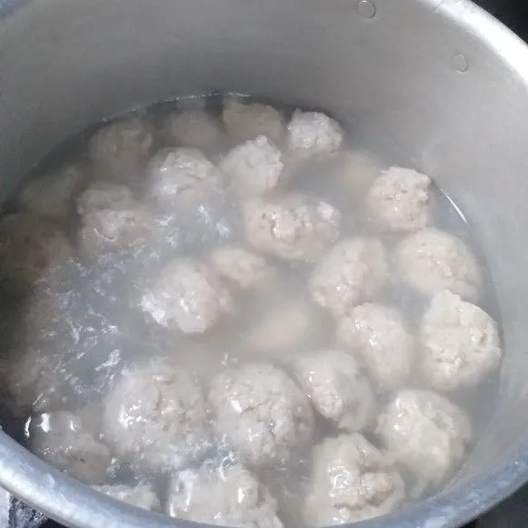 Step 4 Bakso Goreng
