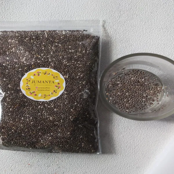 Rendam chia seed dengan air panas, sisihkan.