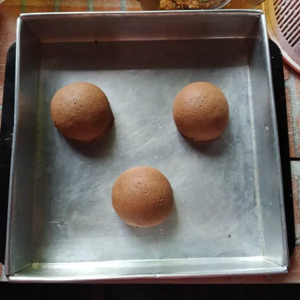 Keluarkan dari oven, biarkan agak dingin, sajikan