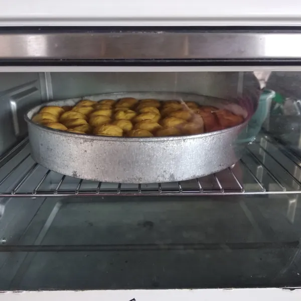 Oven pakai api atas bawah suhu 200 selama 15 menit