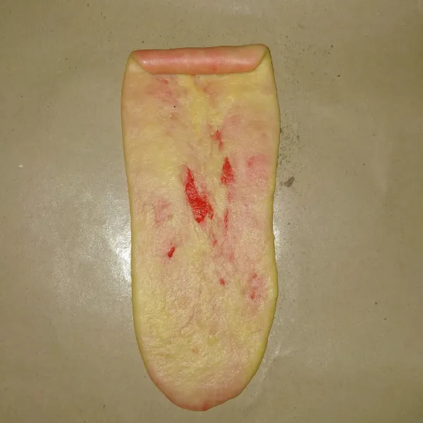 Pipihkan lalu gulung dari atas ke bawah