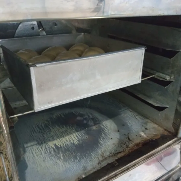 Panggang selama kurang lebih 25 menit dengan suhu 180°C api atas bawah (sesuaikan dengan oven masing-masing).