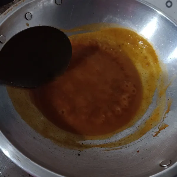 Aduk-aduk terus dan masak sampai matang meletup-letup.