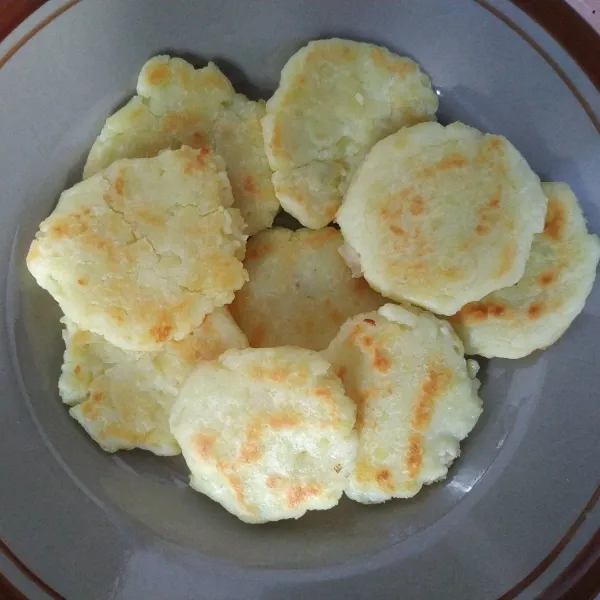 Setelah matang, angkat dan sajikan.