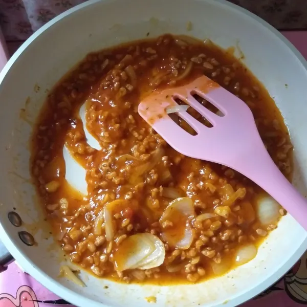 Masak hingga saus mengental. Dan siap disajikan dengan pasta veggeroni.