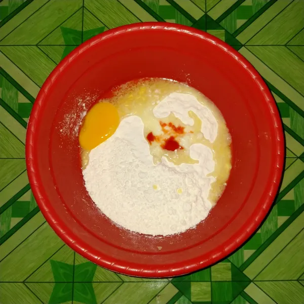 Campur tepung terigu, telur dan vanili cair
