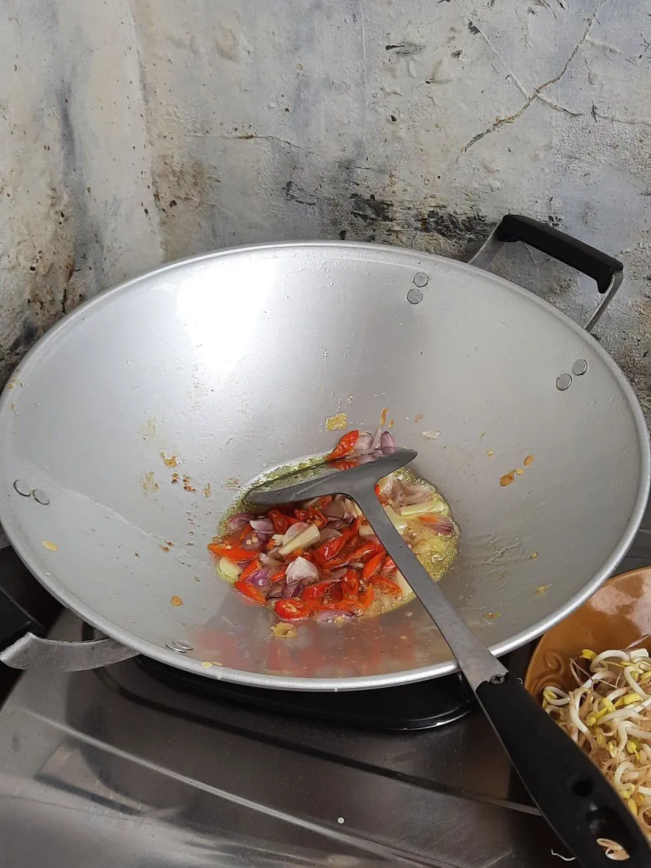 Step 1 Cah Tauge tahu pedas